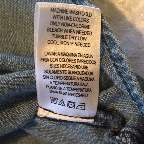 Chambray Button Down Size Medium - Picture 5 of 11